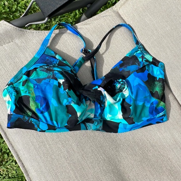 Athleta underwire cross front and back bikini top - Picture 4 of 10